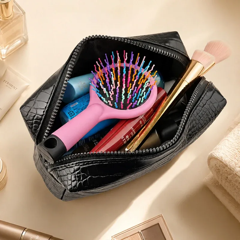 trousse de voyage vintage à grande capacité avec fermeture éclair, motif cuir de crocodile, personnalisable avec un nom, trousse de maquillage, trousse de toilette personnalisée.
