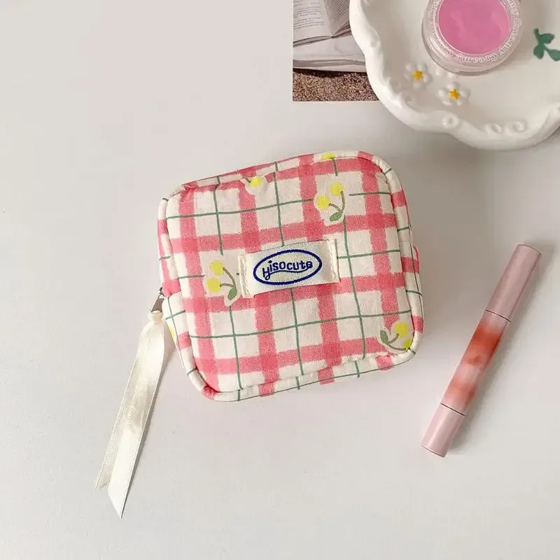 grande trousse de toilette coréenne à carreaux, sac à serviettes hygiéniques à petites cerises de grande valeur, mini sac de rangement portable, sac pour casque bluetooth