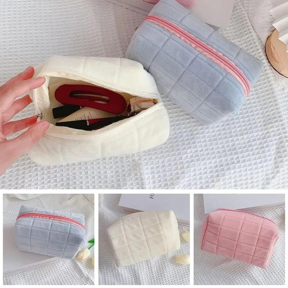 trousse de maquillage en peluche 2025 pour femmes – sac cosmétique portable de voyage, petite trousse de toilette unie avec fermeture éclair, pochette de lavage, sacs de rangement