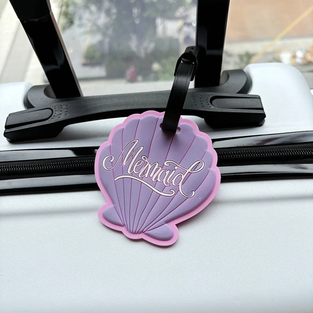 étiquette bagage pvc brillant motif coquillage arc bleu violet rose cocktail information voyage accessoire identification