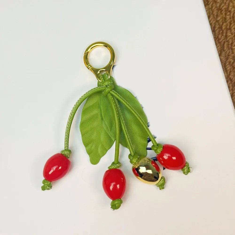 breloque de sac tendance en forme de cerise, pendentif en alliage de zinc et résine, ornement exquis pour sac à dos et clés de voiture