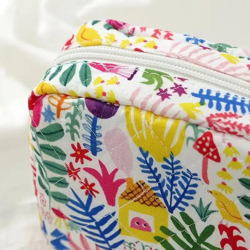 sac de rangement matelassé à motif forêt tropicale, tendance et éclatant, porte-monnaie carré portable, petite trousse de maquillage pour femmes, trousse de maquillage de voyage pliable, sac de rangement carré, peut contenir des écouteurs et des chargeurs, convient aux femmes.