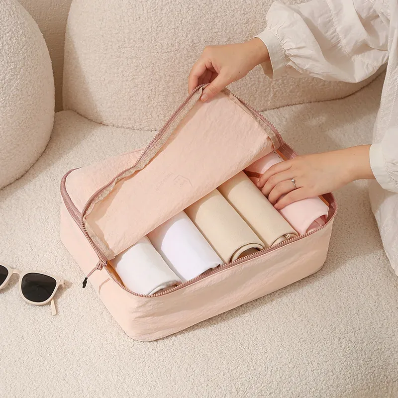 ensemble de cinq sacs de rangement de voyage compressibles en taslon, sac de rangement pour sous-vêtements, sac de rangement portable, pour organiser et trier les affaires en voyage.