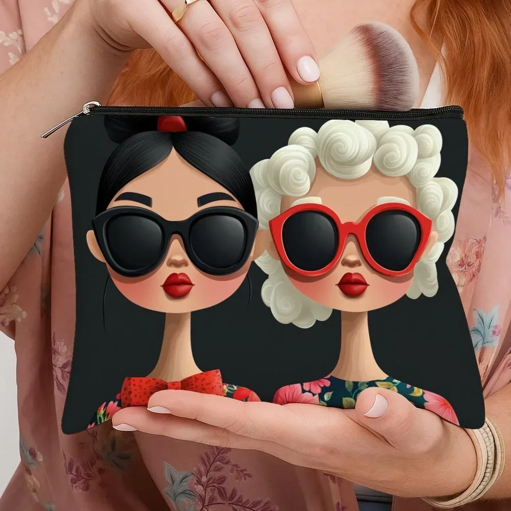 pochette à maquillage avec motifs de personnages de dessins animés, couleurs vives et un design amusant et charmant pour les voyages et le camping, trousse de toilette
