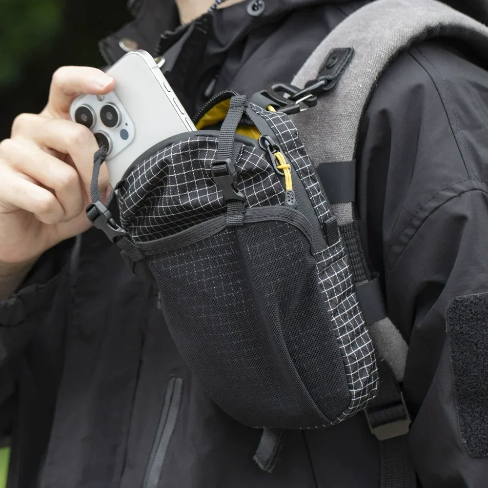 Sac à dos imperméable avec sangle d'attache pour épaule, pochette légère pour téléphone avec sangle pour les sports de plein air, la randonnée et le camping