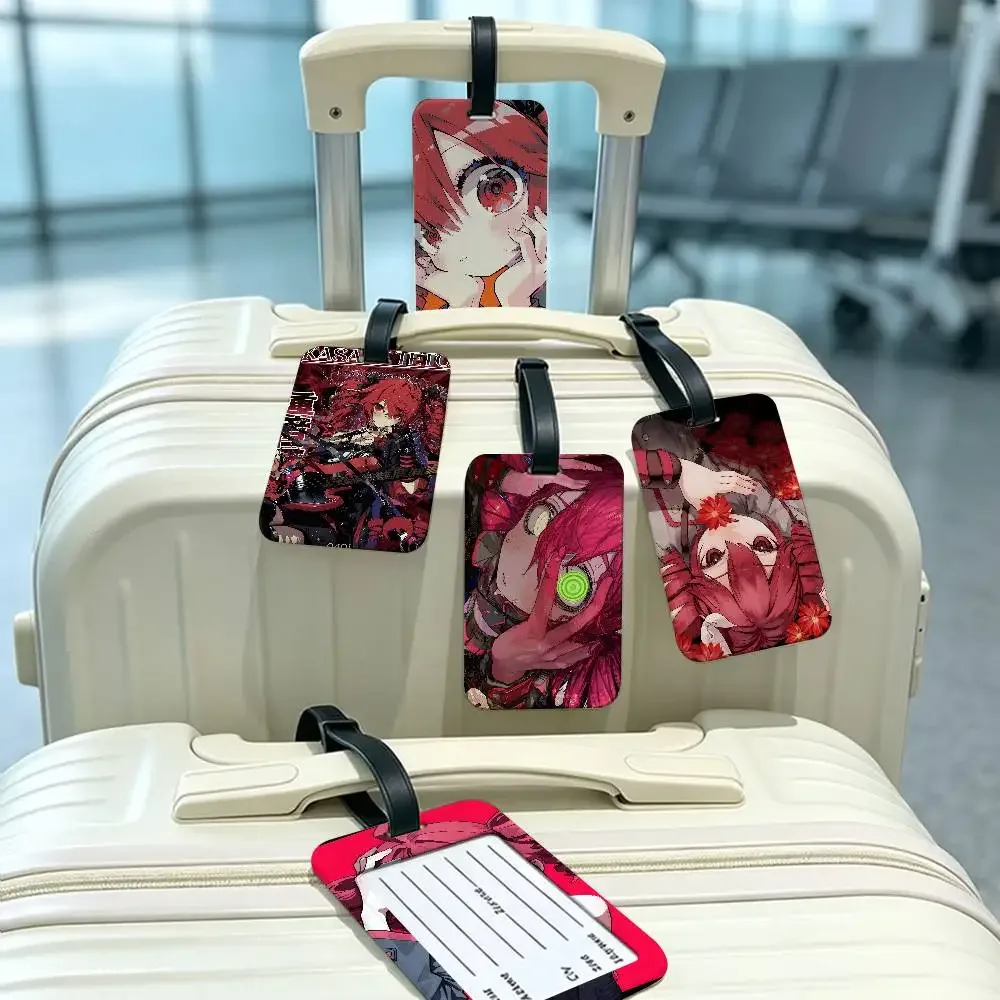 étiquette bagage plastique pvc motif femme cheveux rouges costume noir fond rouge noir poignée métal espace inscription contact usage voyage école identité