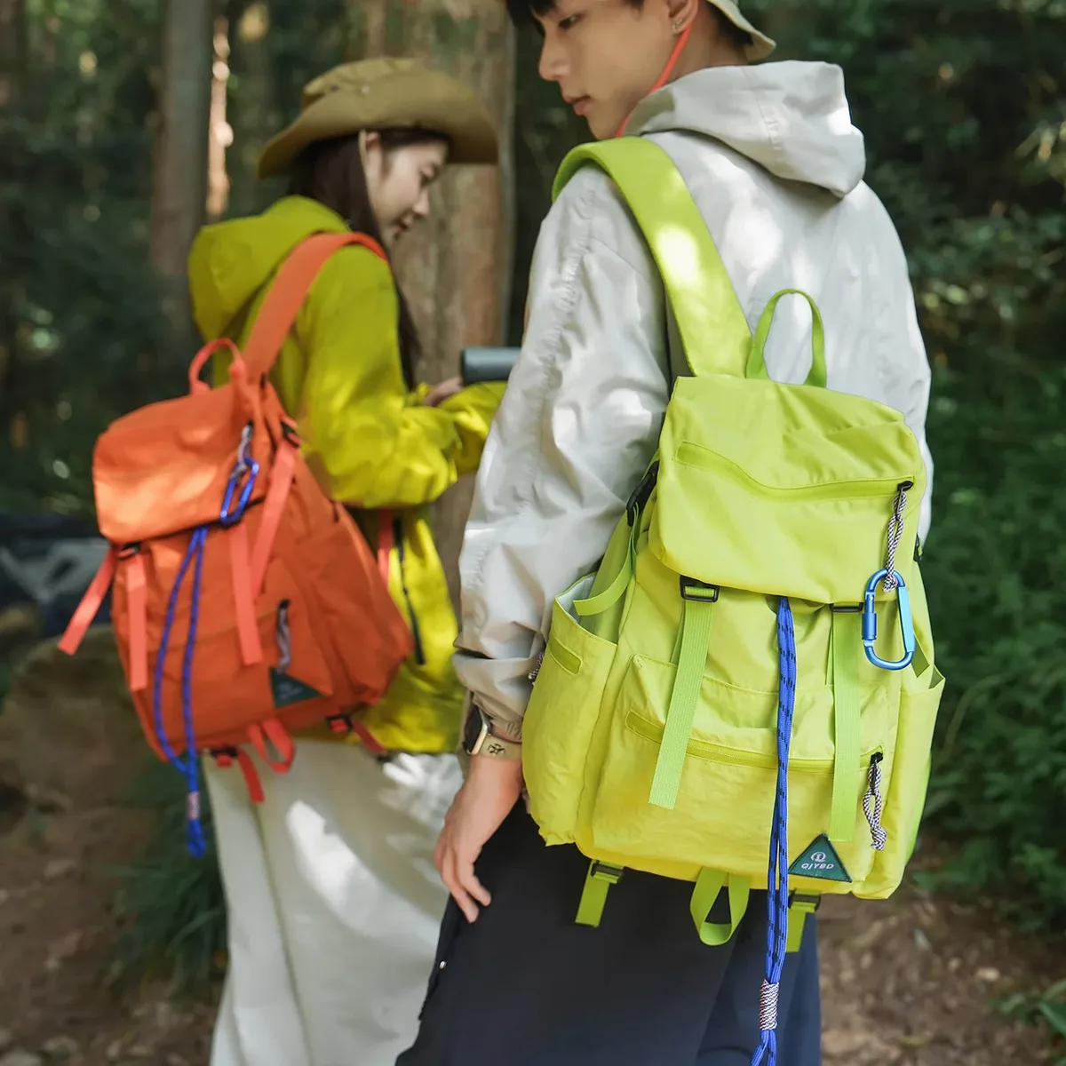 sac à dos léger et décontracté pour femme, idéal pour les voyages en plein air, en nylon résistant à l'usure et à l'eau, avec bretelles ergonomiques.