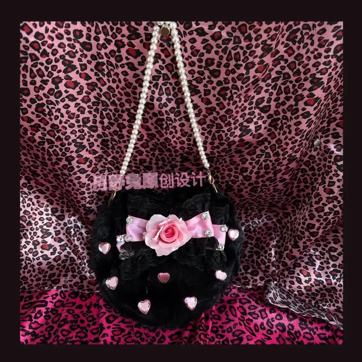 sac à main original fait main en fourrure et perles, style lolita princesse, avec chaîne et nœud en forme de cœur, sac à dos lolita mignon