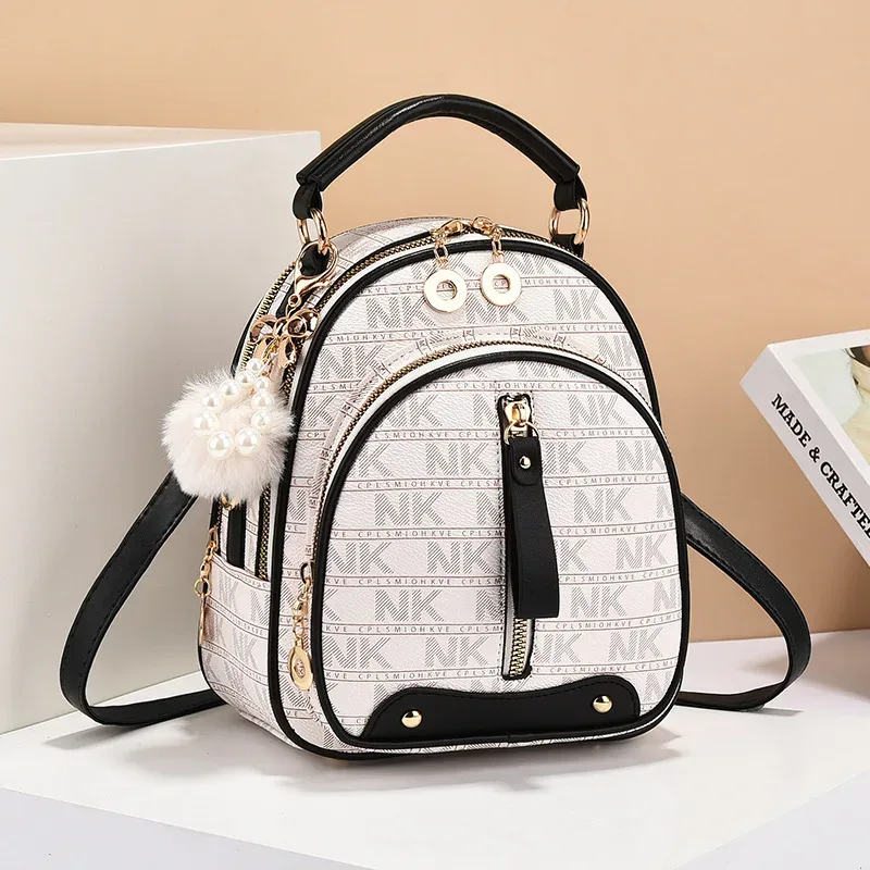 sac dos cuir similicuir vert motif géométrique pomponne métallique bandoulière amovible compartiment intérieur fermeture éclair polyvalent voyage
