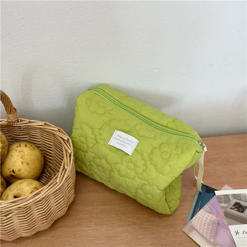 trousse polyester matelassée motif floral voyage cosmétique maquillage femme blanc jaune vert rose bleu