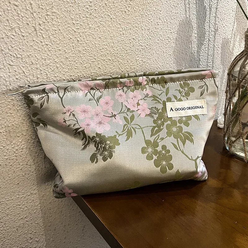 trousse de maquillage en satin de style chinois pour femmes, sac de rangement de produits de soins de la peau, sac de toilette de lavage, trousse de maquillage à main pour filles