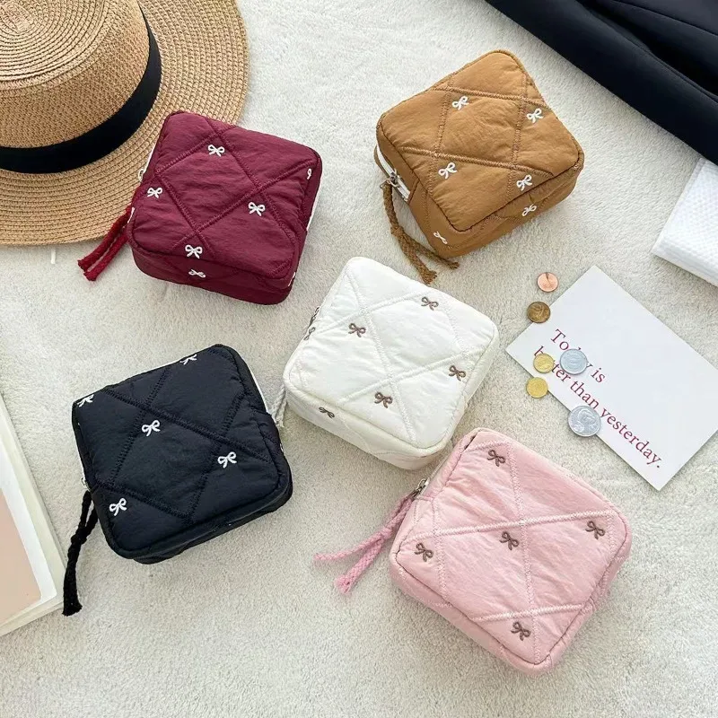 Trousse Toilette Nylon Motif Nœuds Blancs Fond Noir Rouge Rose Beige Voyage Cosmétiques Maquillage