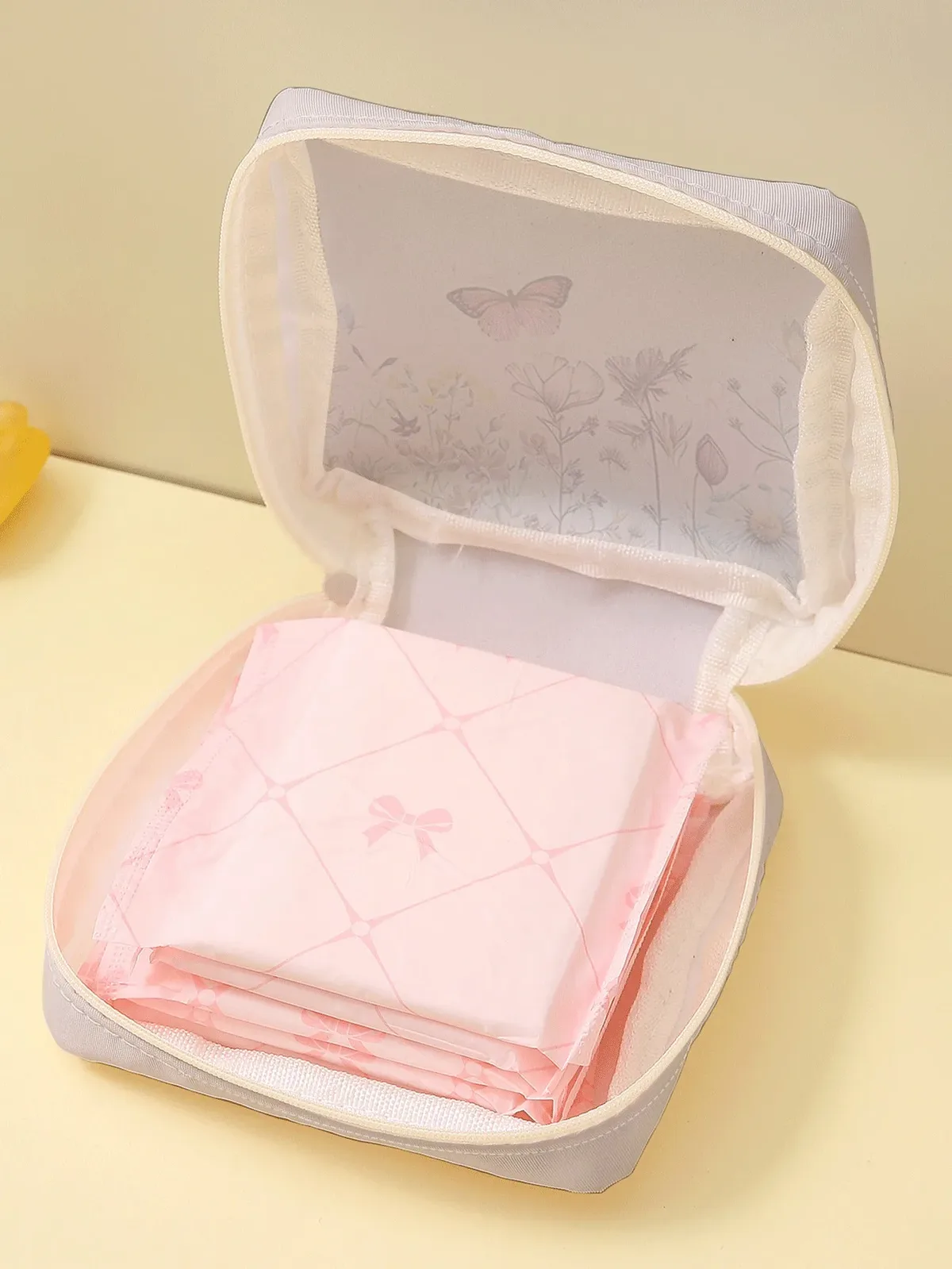 sac de rangement pour serviettes hygiéniques imprimé papillon rose, mini pochette de maquillage portable, adaptée aux voyages quotidiens et aux courses, 1 pièce