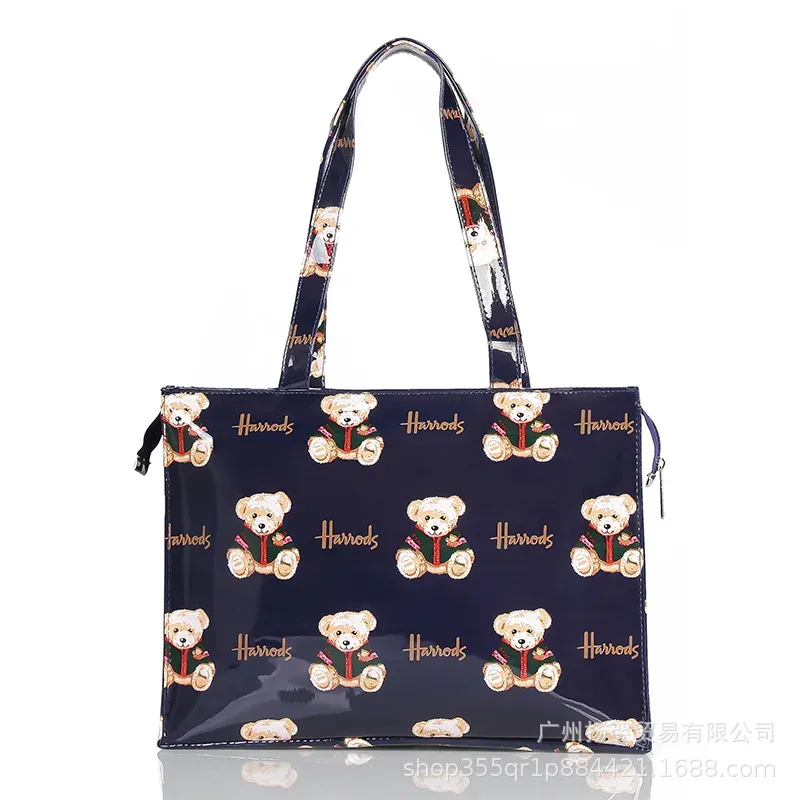 sac fourre-tout imperméable en pvc à imprimé cartoon pour femmes, sac à main décontracté et portable, sac pour le shopping, les trajets quotidiens et l'utilisation quotidienne en extérieur. ﻿