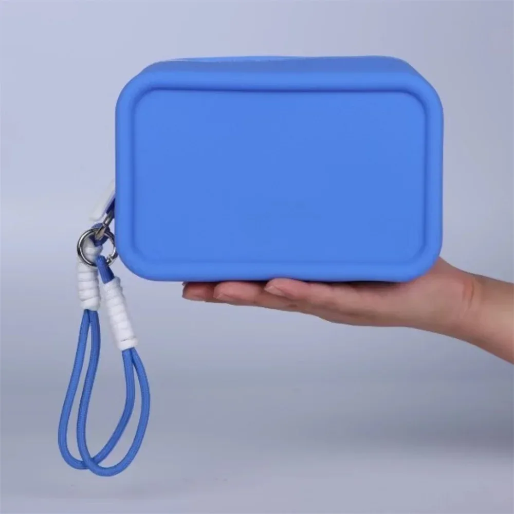 sac de maquillage en silicone couleur bonbon, avec corde de poignet tressée, sacs à cosmétiques portables avec lanière, sac de toilette étanche à fermeture éclair pour rouge à lèvres