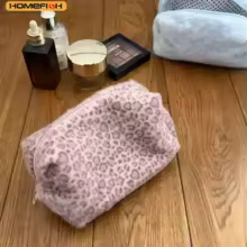 grande trousse de toilette en peluche à imprimé léopard, sac de voyage portable, trousse de maquillage de haute qualité pour femmes, sac de rangement