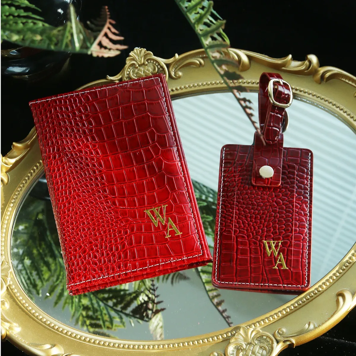 porte-passeport initial personnalisé et ensemble d'étiquettes de bagage, monogramme personnalisé en or et argent, cuir de crocodile en relief, cadeau de voyage