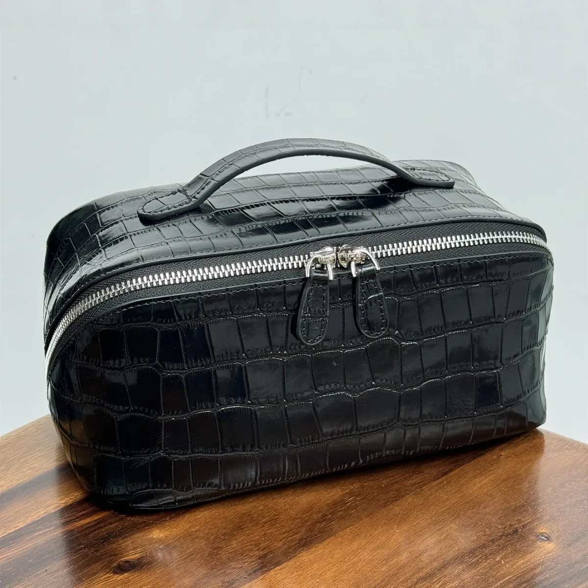 sac de maquillage en cuir véritable à motif crocodile, grande capacité, sac de rangement de voyage en cuir de vache, sac cosmétique portable avec initiales gratuites