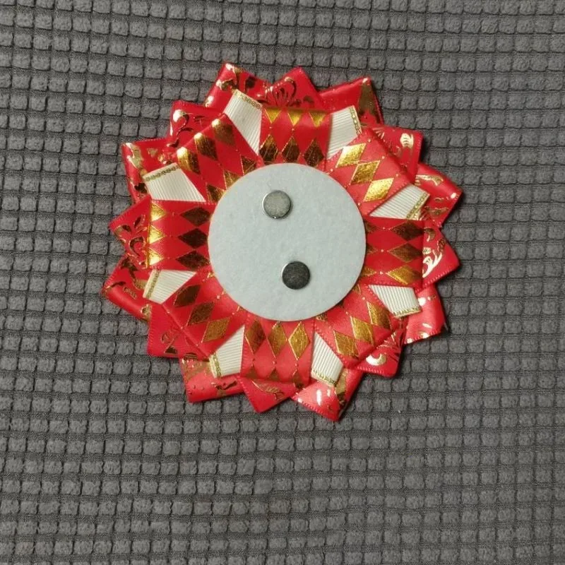 accessoires de luxe pour sacs ita. badge artisanal, décoration en ruban et rosette. sac à dos lolita avec porte-gadget en soie