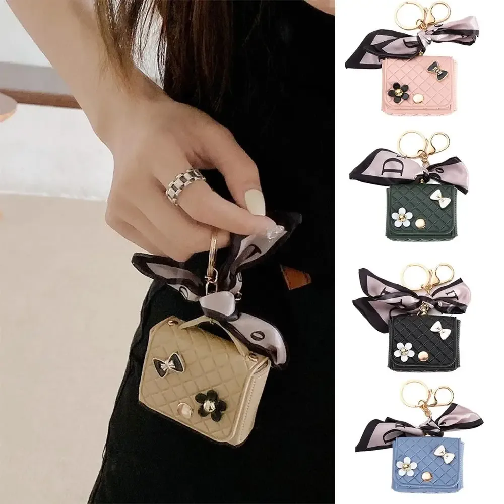 Mini sac matelassé en cuir, porte-clés, porte-monnaie, pochette pour écouteurs, accessoires avec pendentif breloque fleur mignonne pour femmes, clés de moto, sacs à dos
