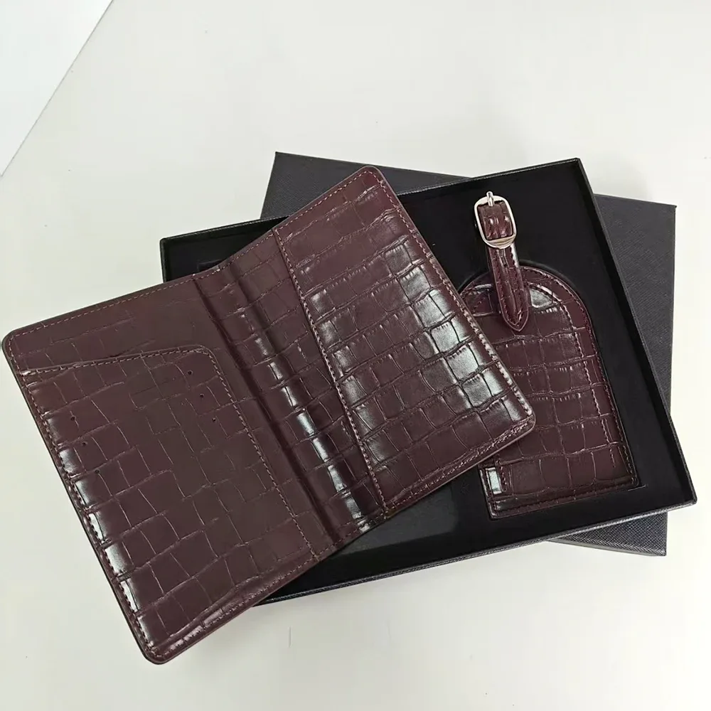étiquette bagage plastique similicuir motif crocodile rose marron voyage business cadeau personalisation boîte présent