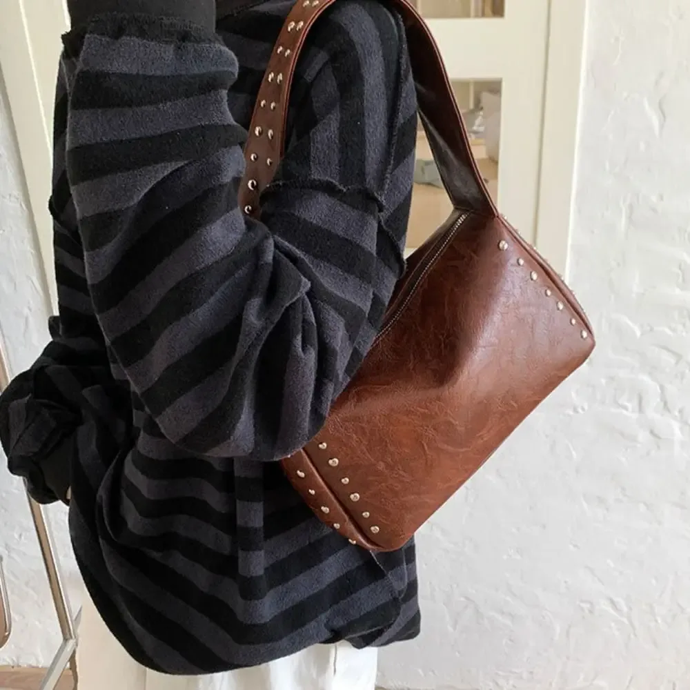 sac à main tendance style spicy girl, rétro à rivets, sac carré décontracté, sac d'épaule français couleur unie pour le quotidien