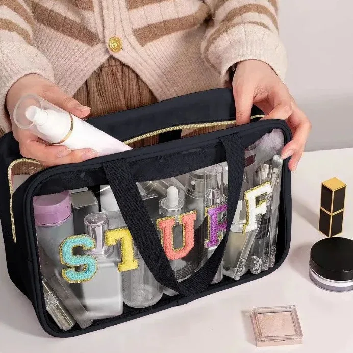 sac de maquillage transparent en pvc avec lettres brodées, sac de voyage imperméable de grande capacité, élégant organisateur de cosmétiques portable.