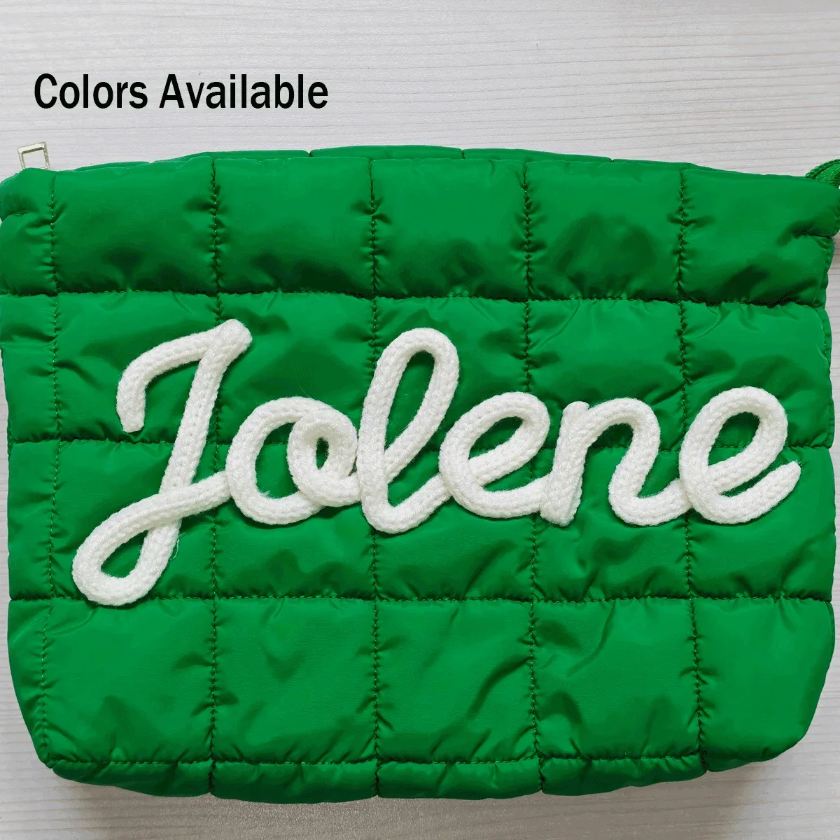pochette à maquillage personnalisée — pochette zippée matelassée avec nom personnalisé | sac cadeau de voyage | organisateur de voyage portable ultra-doux