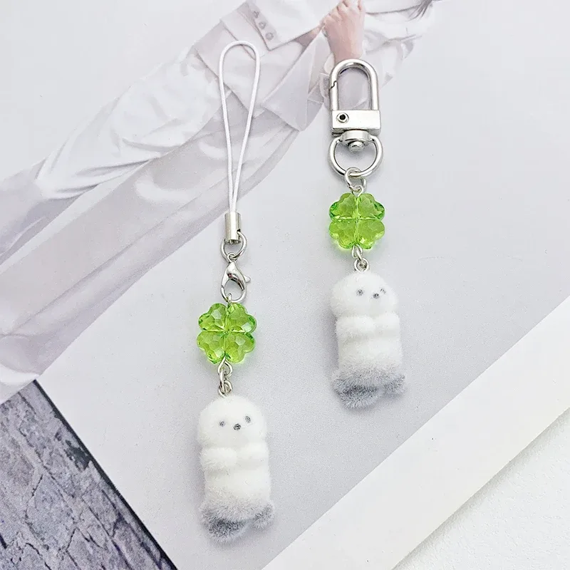Breloque de téléphone anime mignonne en forme de loutre, pendentif caméra trèfle à quatre feuilles Kawaii, porte-clés tendance et élégant, décoration pour sac à dos, cadeau