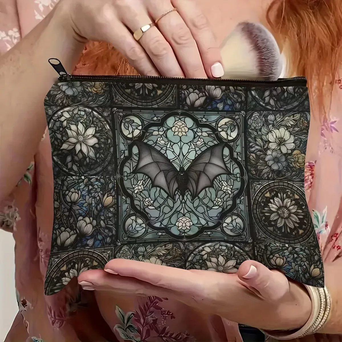 sac à cosmétiques chauve-souris en vitrail gothique, design brillant du milieu du siècle, articles de toilette et pochette à crayons de voyage, sac de rangement unisexe pour adultes