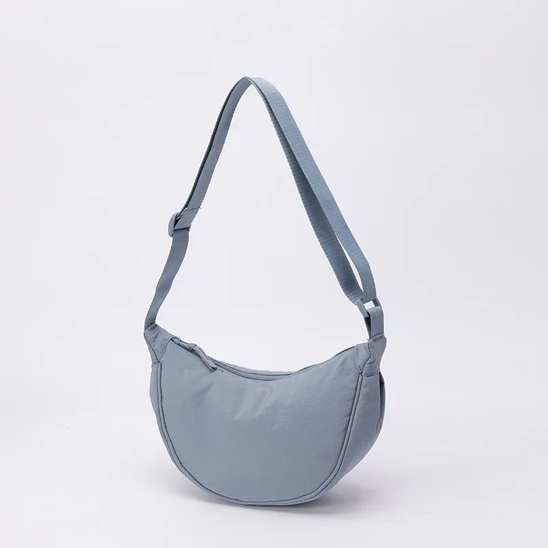 sac bandoulière polyvalent en nylon léger, durable et élégant, disponible en plus de 20 couleurs vibrantes pour un usage quotidien, les voyages et les sorties.