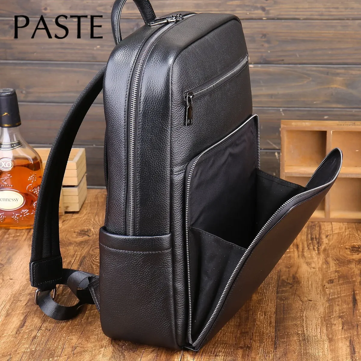 sac dos cuir vache noir grained texture bandoulière arquée compartiment ordinateur portable polyester polyaine grand capacité voyage affaires