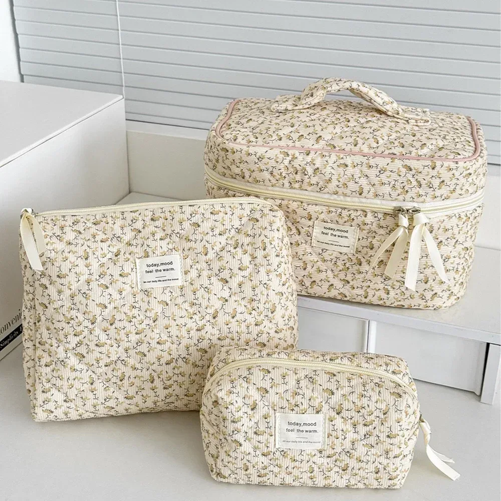 sac à cosmétiques matelassé rose fraise pour femme, 1 pièce, organiseur de voyage portable, pochette de rangement pour maquillage et articles de toilette, sac à main zippé pour femme