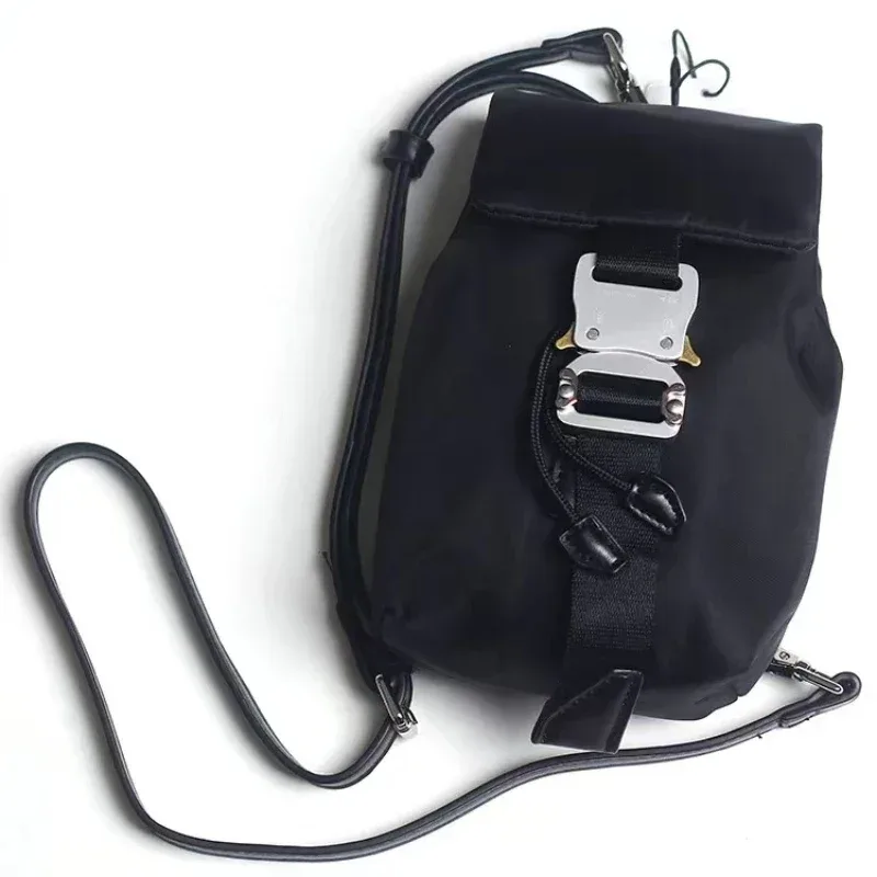 sac dos nylon lettre logo doublure nylon intérieur zippé style décontracté capacité inférieure 20 litres usage voyage sport