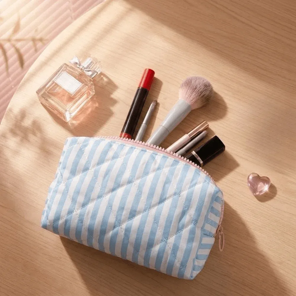 pochette de maquillage matelassée à rayures bleues, organiseur de cosmétiques élégant pour femmes, grande capacité, légère, trousse de toilette de voyage