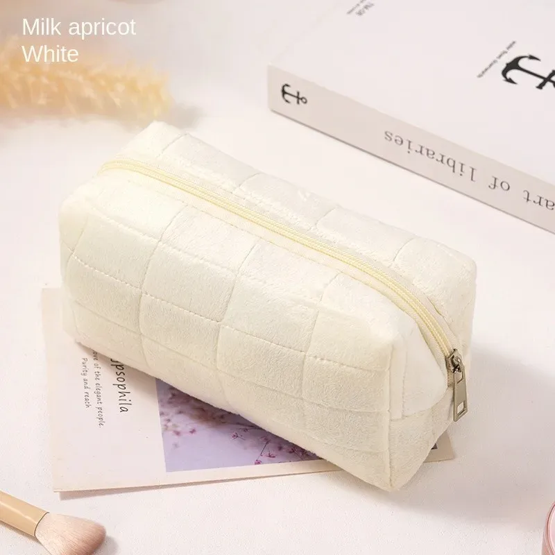 sac de rangement de maquillage en peluche avec nom brodé personnalisé - trousse de toilette de voyage portable douce, parfaite pour les cadeaux d'anniversaire et l'utilisation quotidienne