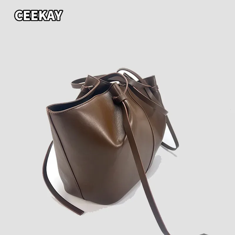 sacs à bandoulière trapèze grande capacité pour femmes, sacs à main de créateur avec fermoir métallique, sacs fourre-tout en cuir pu de haute qualité pour le quotidien