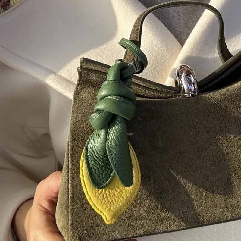 accessoires de sacs de marque tendance pour sacs à main et pochettes nouveautés 2026 en pu formes de fruits et légumes breloques de créateurs de luxe à combiner pour sac bandoulière