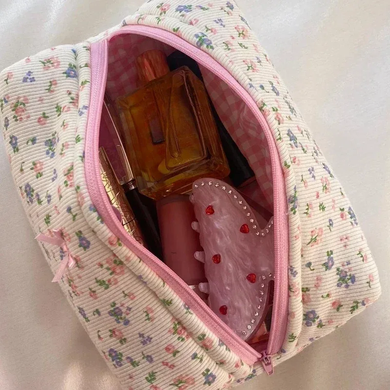 trousse de maquillage florale matelassurera avec fermeture éclair, trousse de toilette à imprimé floral mignon, trousse de rangement pour pinceaux de maquillage, trousse à cosmétiques de grande capacité