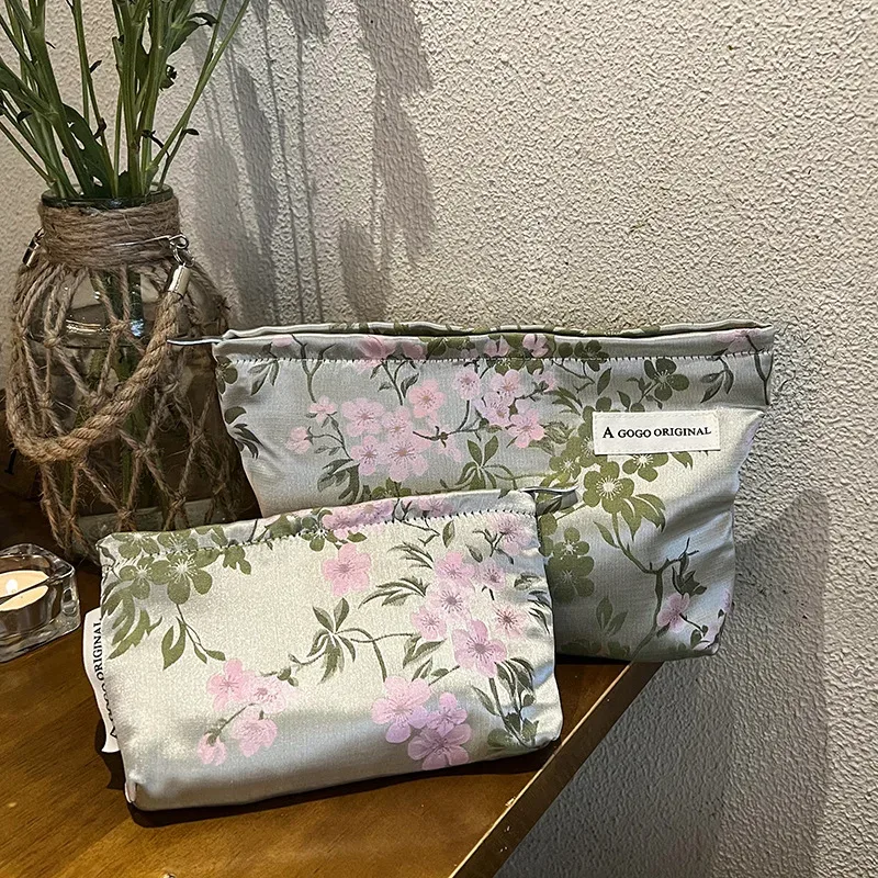 trousse de maquillage en satin de style chinois pour femmes, sac de rangement de produits de soins de la peau, sac de toilette de lavage, trousse de maquillage à main pour filles
