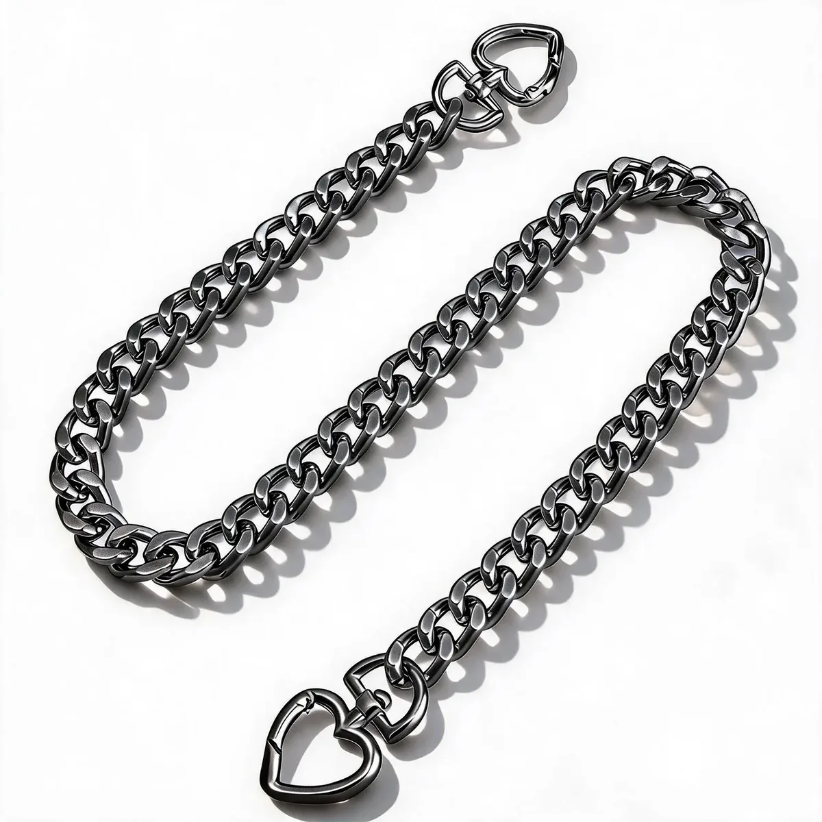 chaîne métal dorée maillons coeurs forme bandoulière accessoire sac voyage chic elégant femmes mode travaux mains brillance