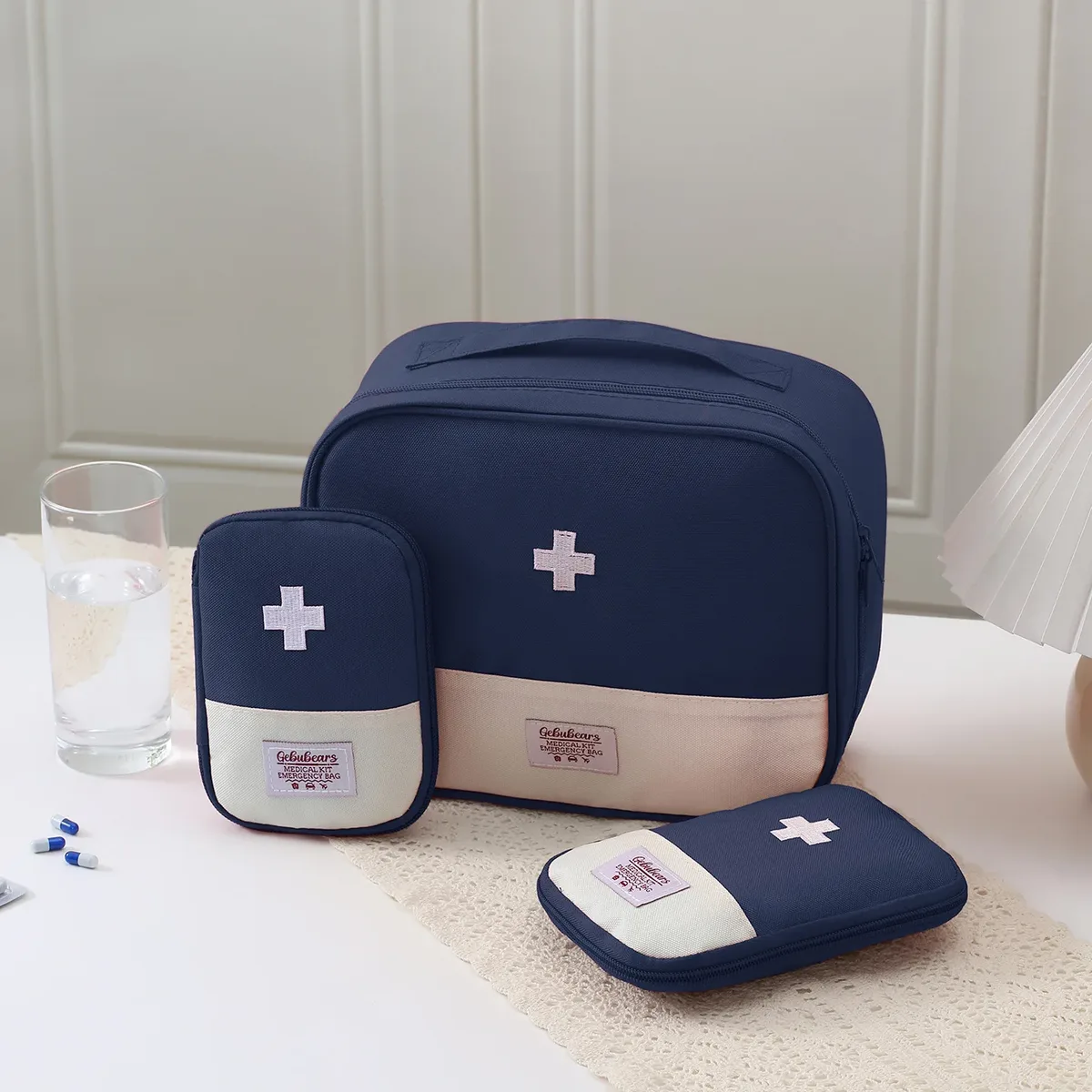 trousse médicale rouge croix blanche trousse premiere aide oxford université durable pratique voyage camping randonnée survie domestique