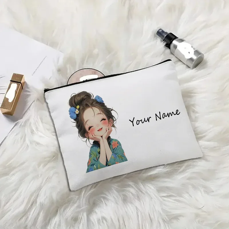 trousse de maquillage personnalisée en toile avec nom, pochette cosmétique imprimée fille cartoon, organisateur de voyage personnalisé à fermeture éclair pour femme, idéal cadeau