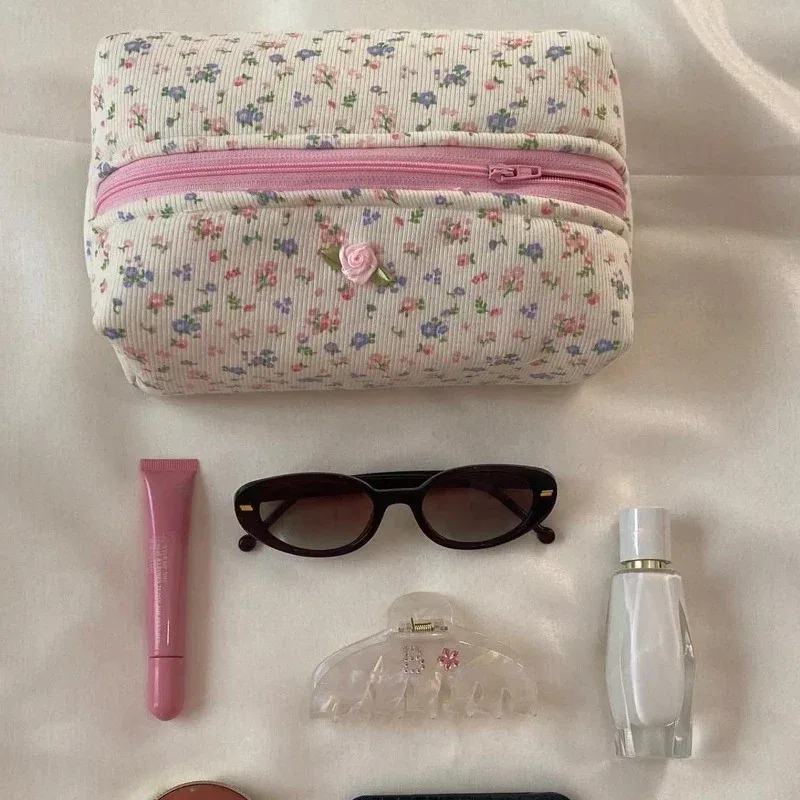 trousse de maquillage florale matelassurera avec fermeture éclair, trousse de toilette à imprimé floral mignon, trousse de rangement pour pinceaux de maquillage, trousse à cosmétiques de grande capacité
