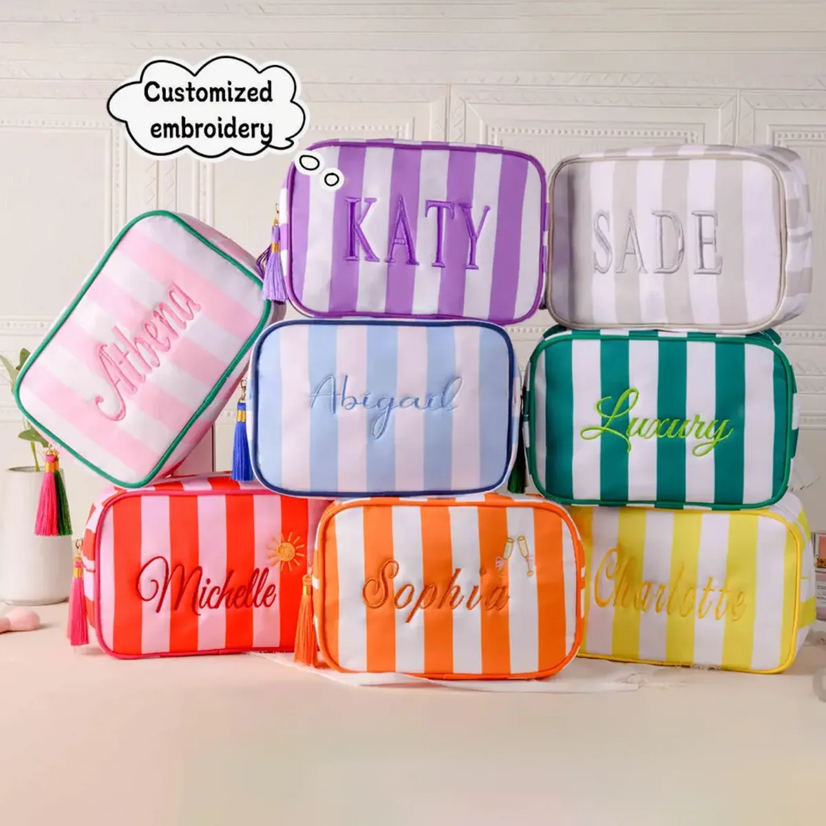 pochette de maquillage personnalisée brodée en seersucker, rayée et matelassée, pour cosmétiques, cadeau de mariage pour demoiselle d'honneur, organiseur de voyage pour articles de toilette avec fermeture éclair