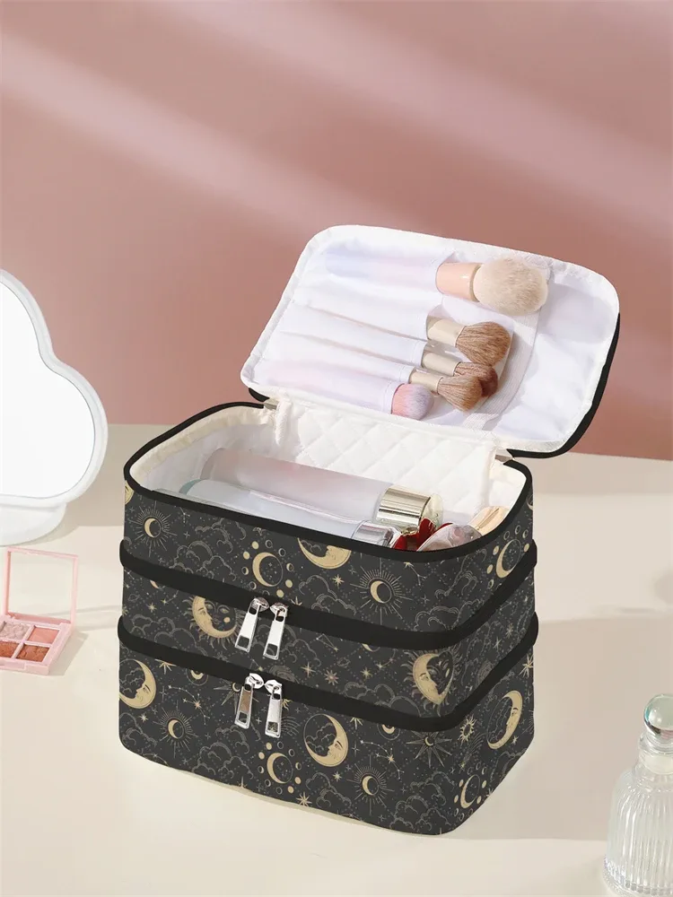 1 pièce, sac à cosmétiques à 3 couches à motif de lune et d'étoile, sac de gestion de maquillage multifonctionnel, douche de baignoire, portefeuille, cosmétiques portables, rouge à lèvres, brosse, organisateur de soins de la peau, sac à cosmétiques à 3 couches à motif ciel étoilé