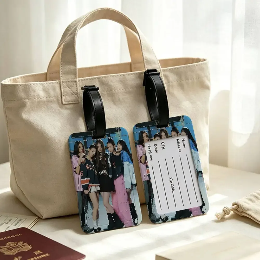 hot kpop girl m-meovvs étui de carte d'information imperméable en pvc, étiquette de bagage anti-perte pour valise et sac à main