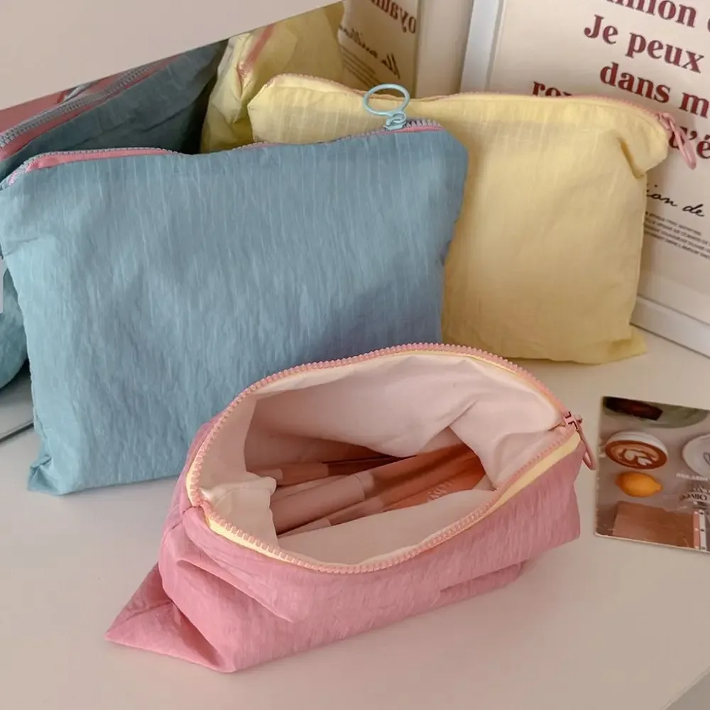 grande trousse de maquillage en nylon avec fermeture éclair, motif à carreaux, design organisateur, pochette de rangement pour cosmétiques.