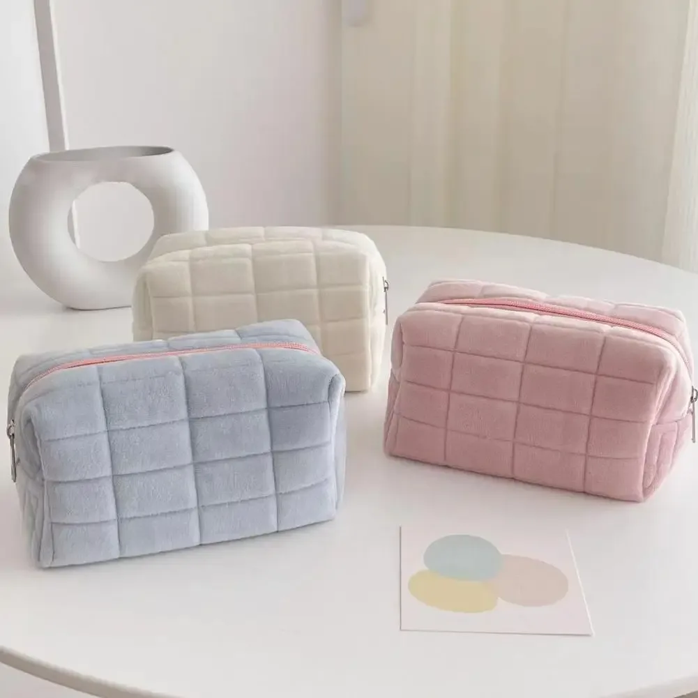 trousse de maquillage en peluche 2025 pour femmes – sac cosmétique portable de voyage, petite trousse de toilette unie avec fermeture éclair, pochette de lavage, sacs de rangement