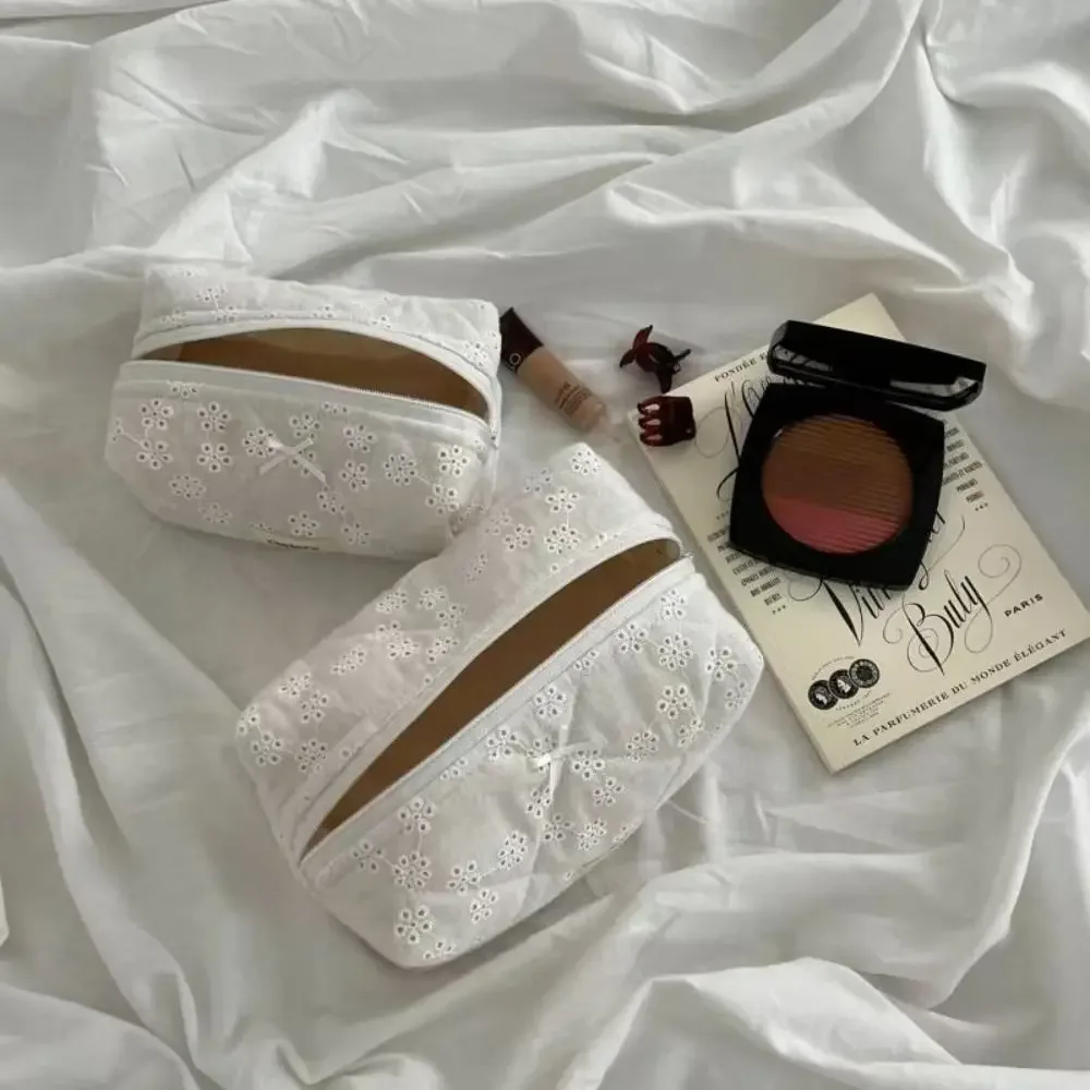 ins – trousse de maquillage matelassée, sac de rangement de voyage en dentelle blanche avec nœud élégant, sac à cosmétiques brodé floral, trousse de toilette de voyage